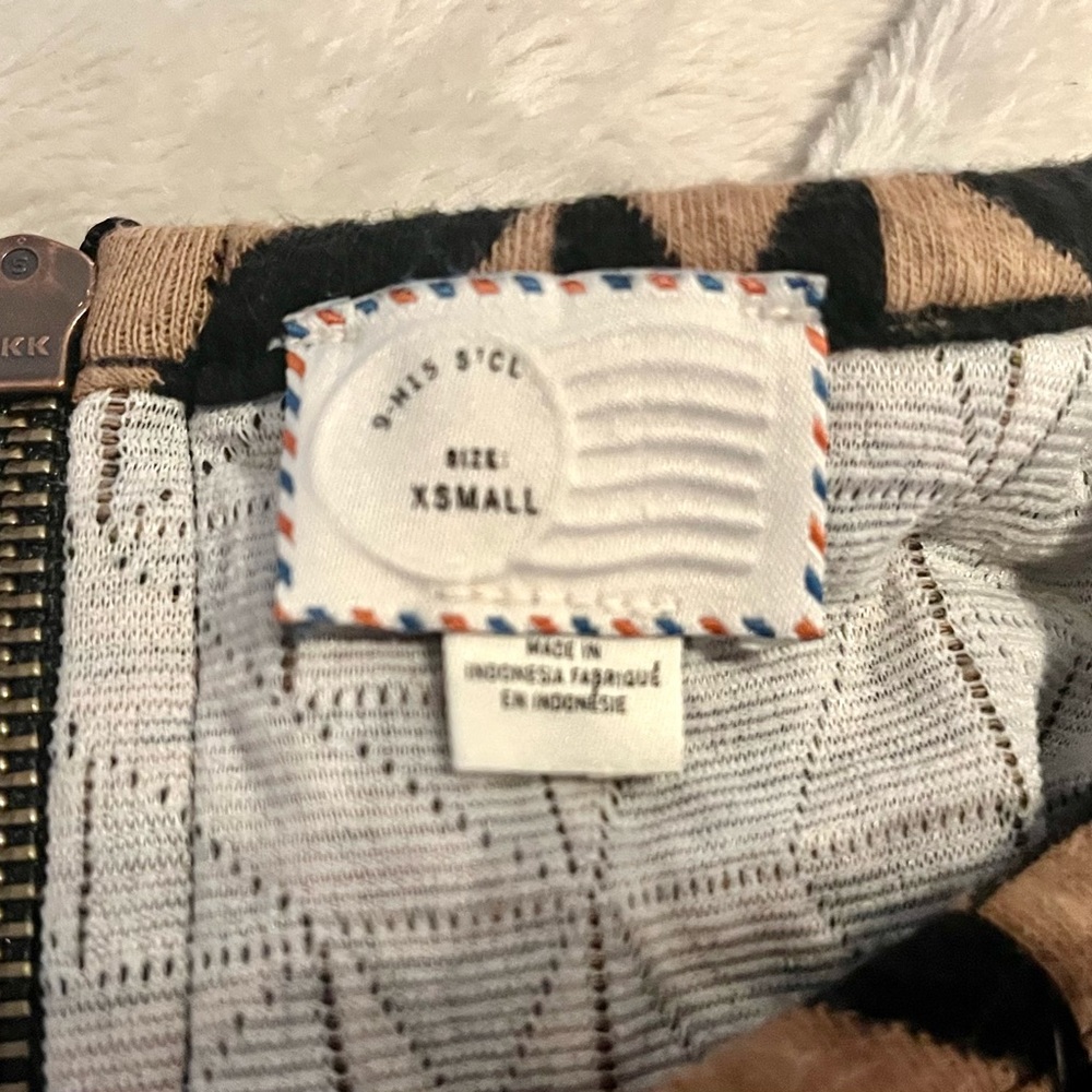ANTHROPOLOGIE Geometric pattern top - Picture 3 of 3